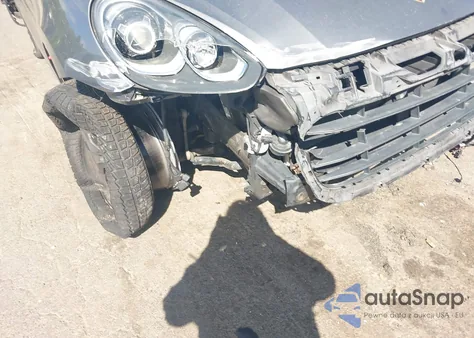 2016 Porsche Cayenne z USA, uszkodzony, nr VIN WP1AA2A24GLA10857